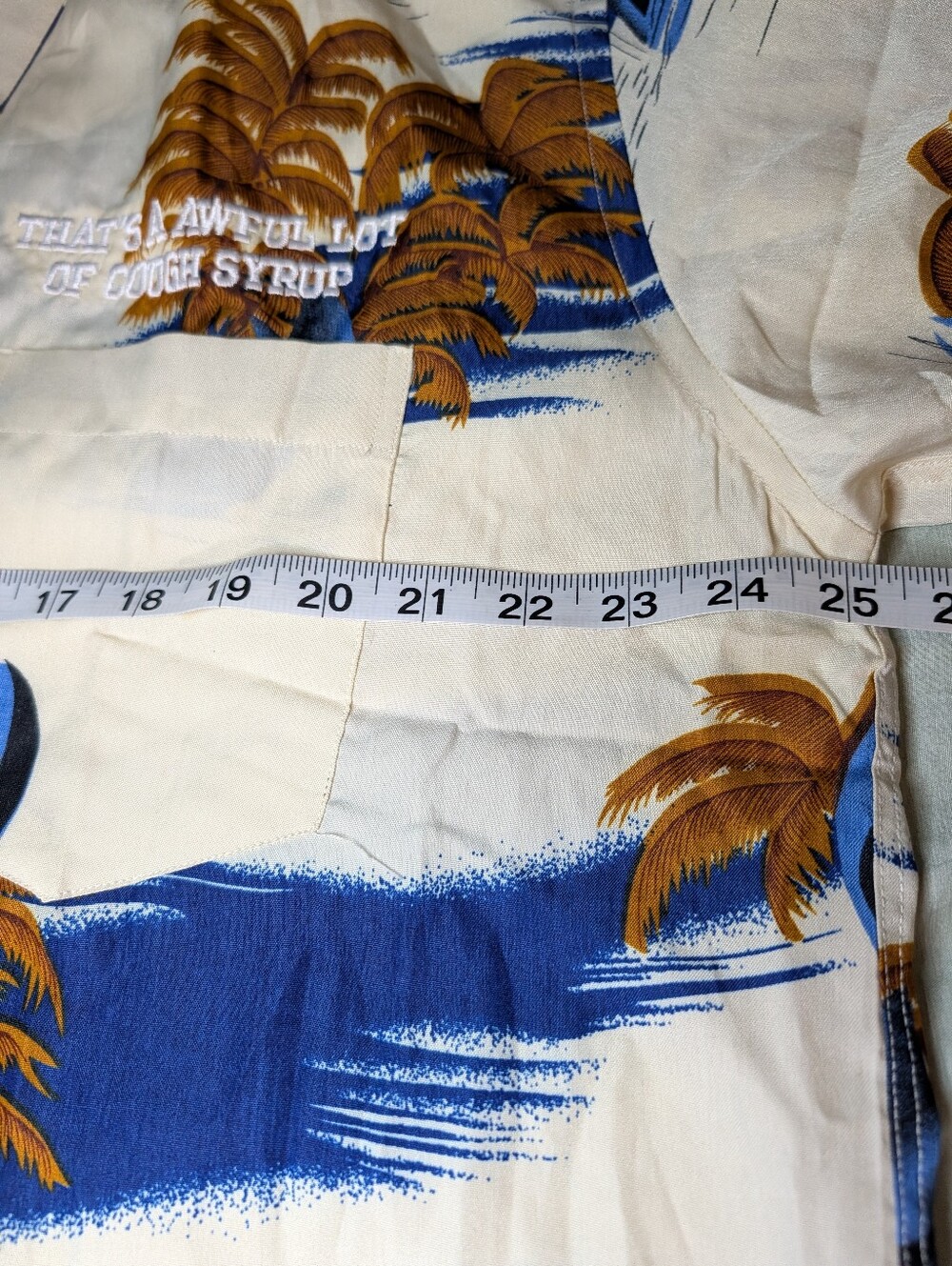 That's A Awful Lot Of Cough Syrup Hawaiian Shirt Men Size 43 Tropical Desto Dubb - Picture 6 of 7